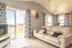 55 Meadow View Lodge - 3 Bed-Sleeps 6-TJS55MV